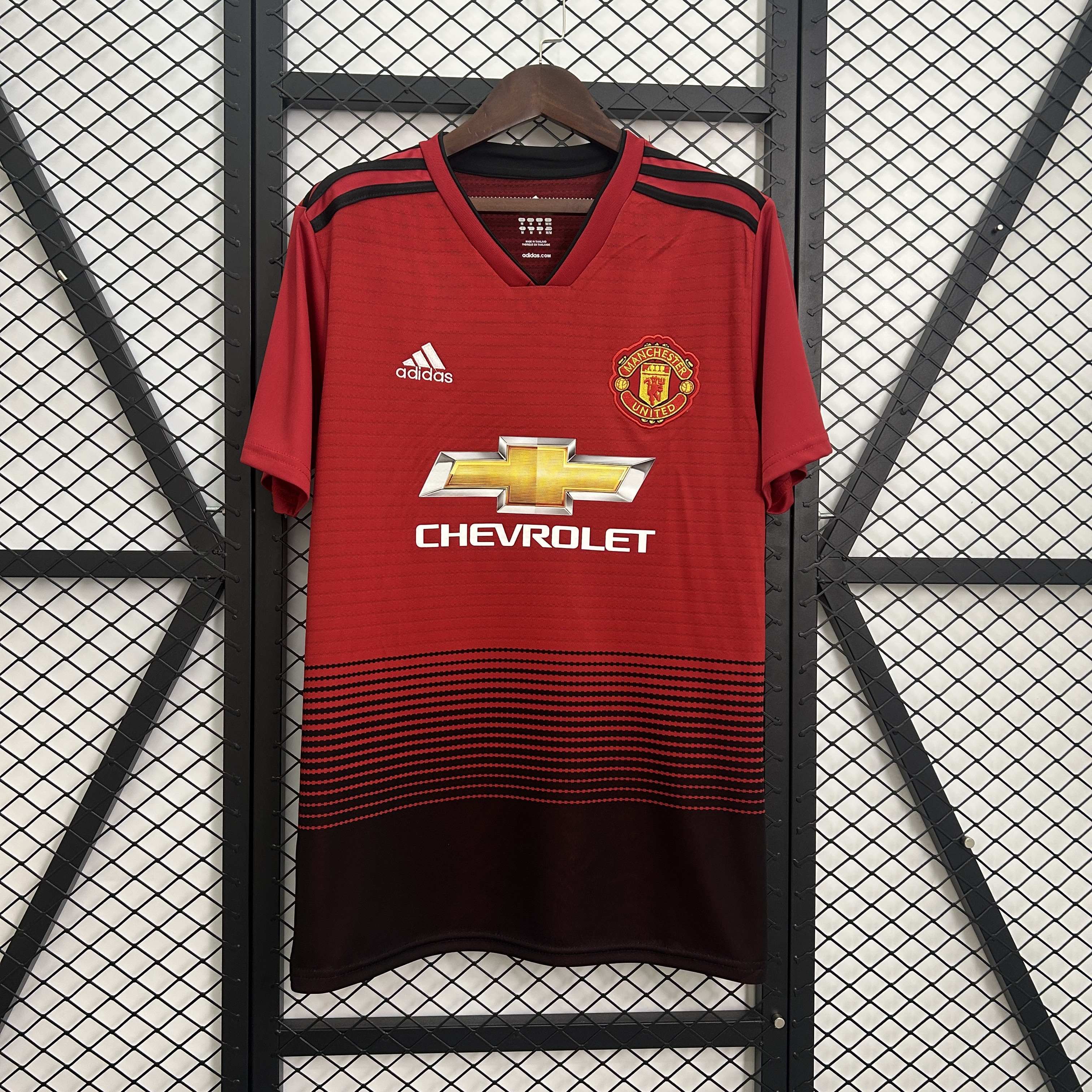 Manchester United 18/19 Local RETRO