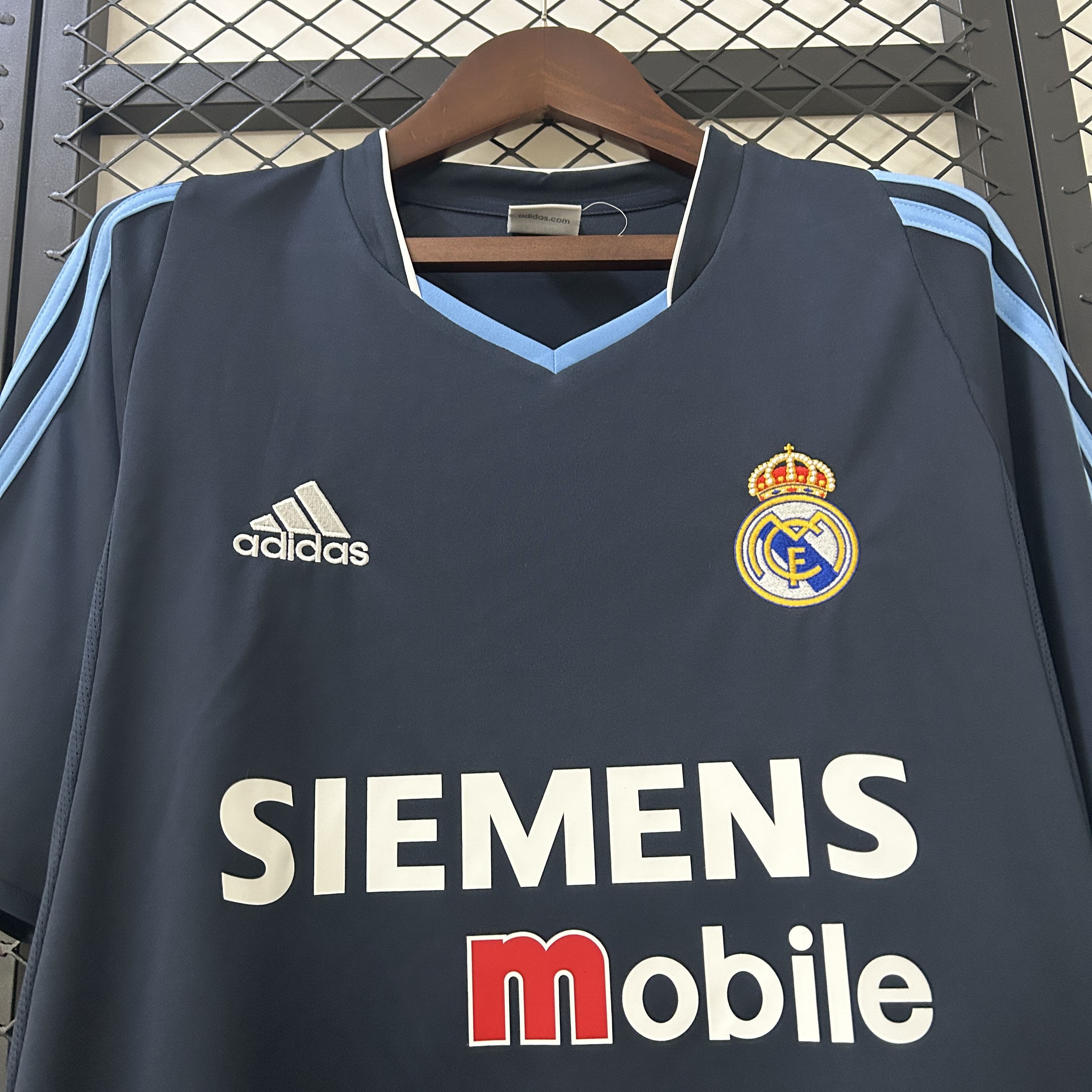 Miniatura de Real Madrid 03/04 Visitante RETRO