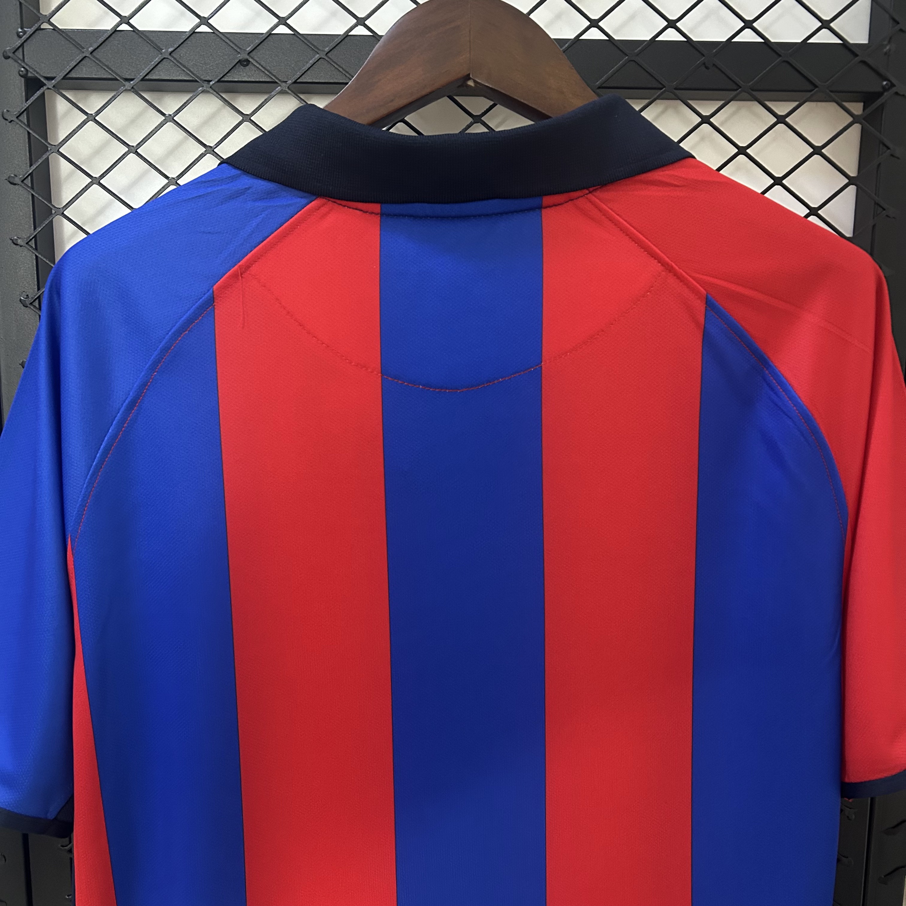 Miniatura de FC Barcelona 01/02 Local RETRO