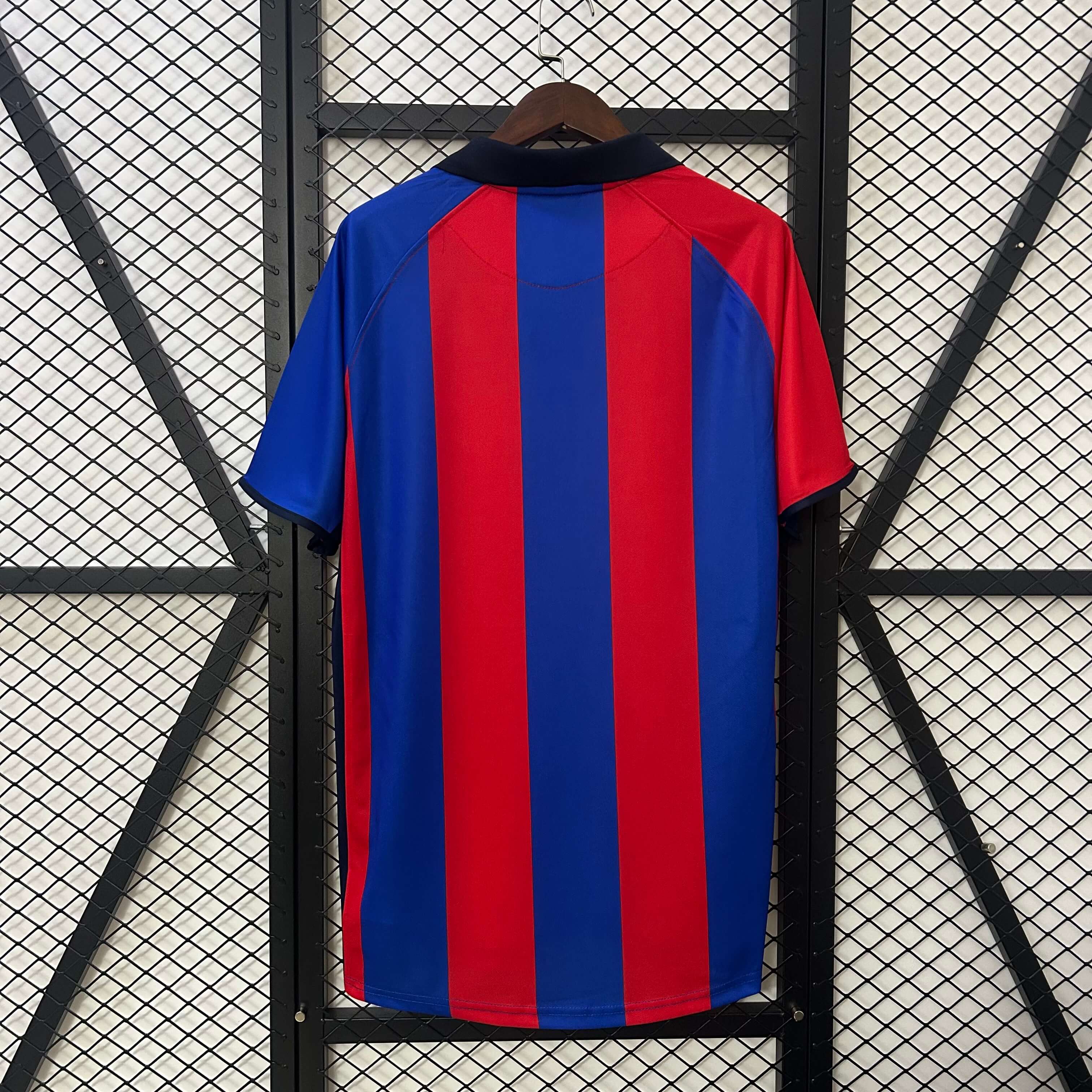 Miniatura de FC Barcelona 01/02 Local RETRO