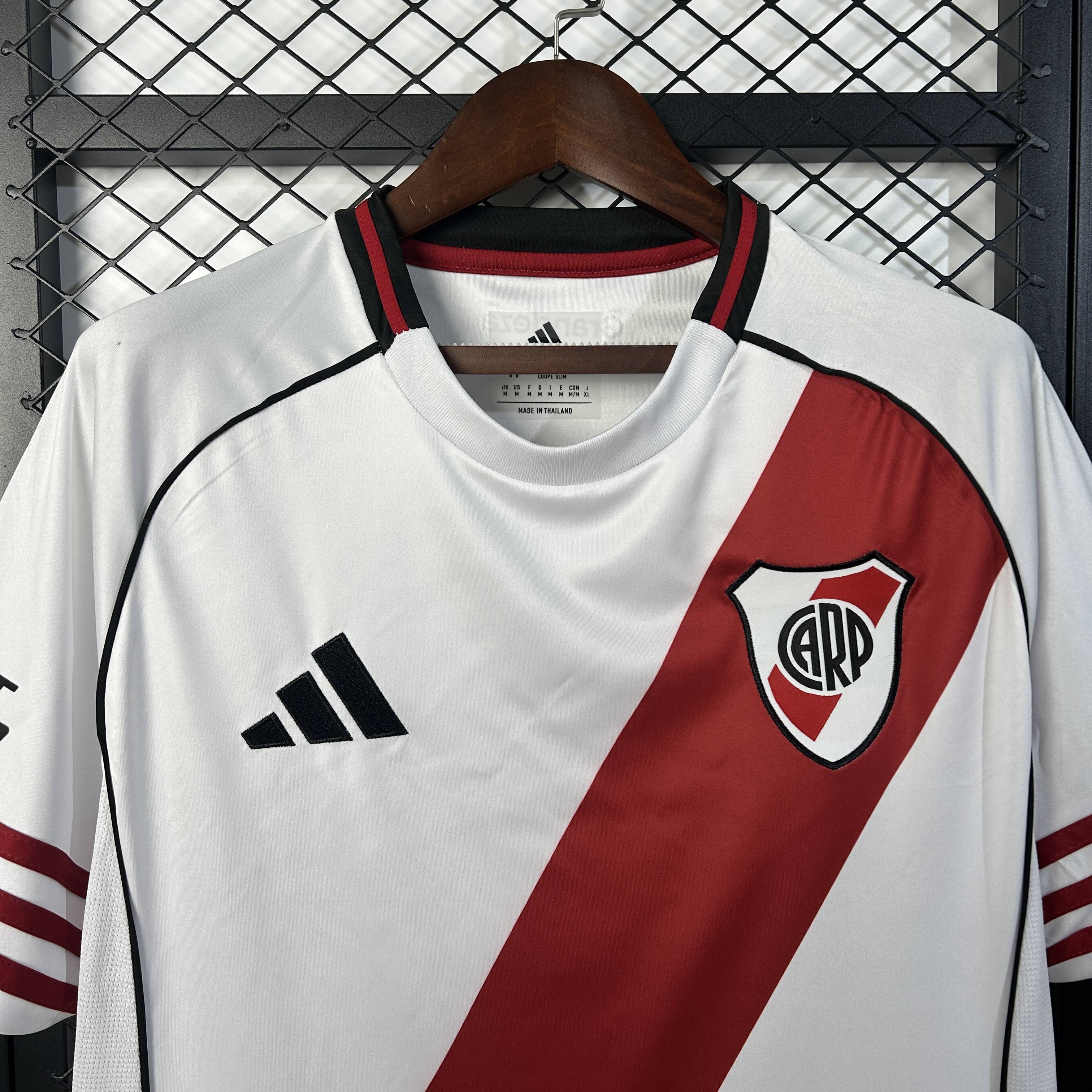 Miniatura de River Plate 25/26 Local