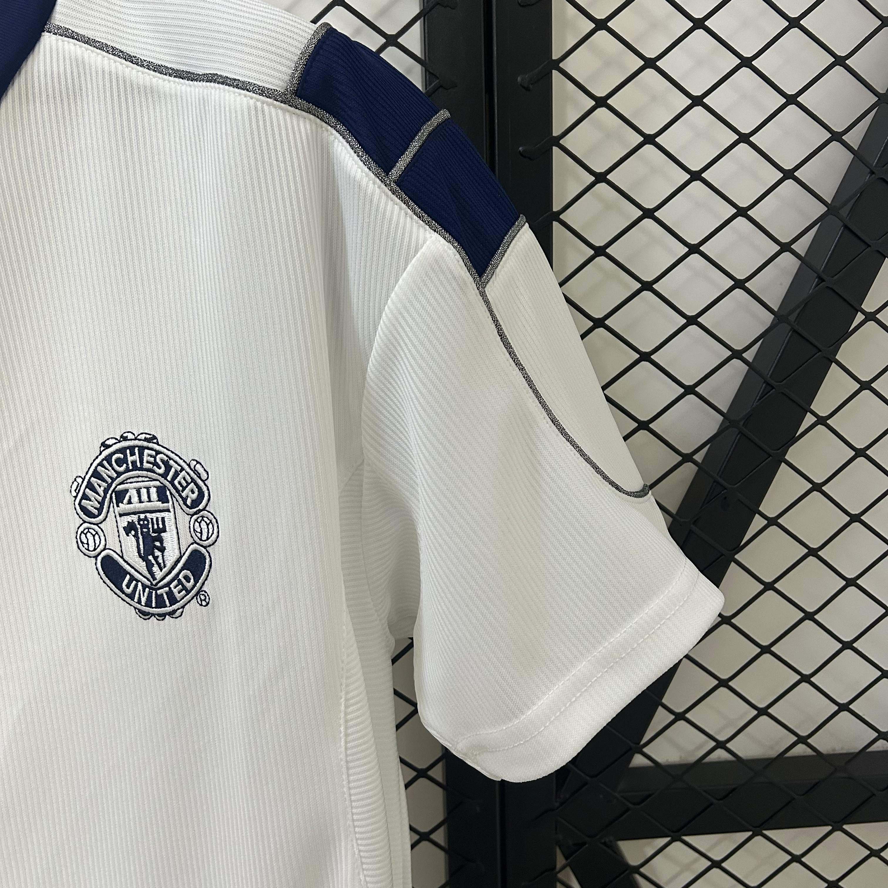 Miniatura de Manchester United 00/01 Visitante RETRO