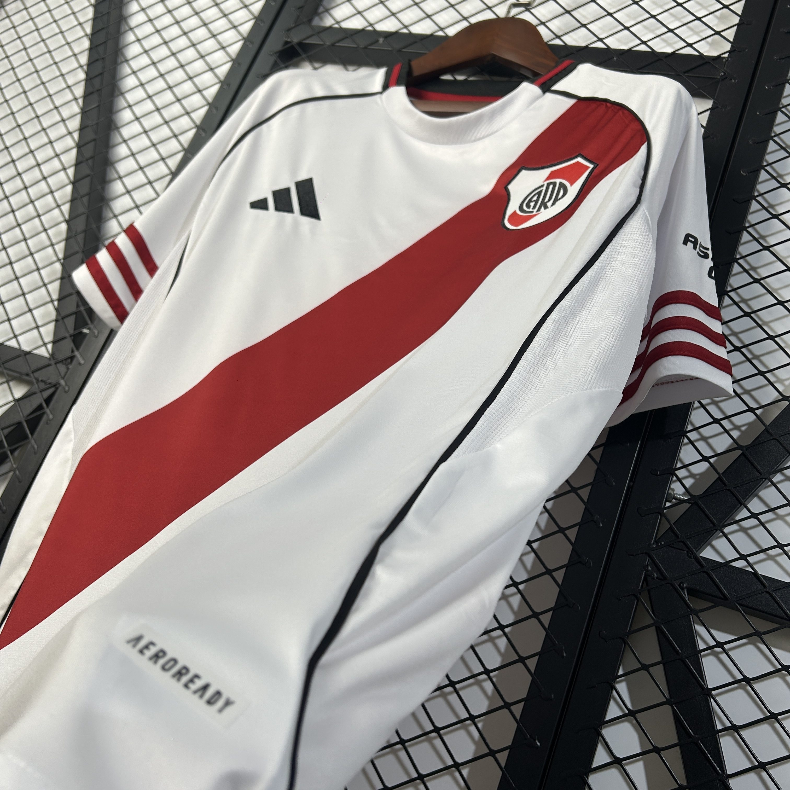Miniatura de River Plate 25/26 Local