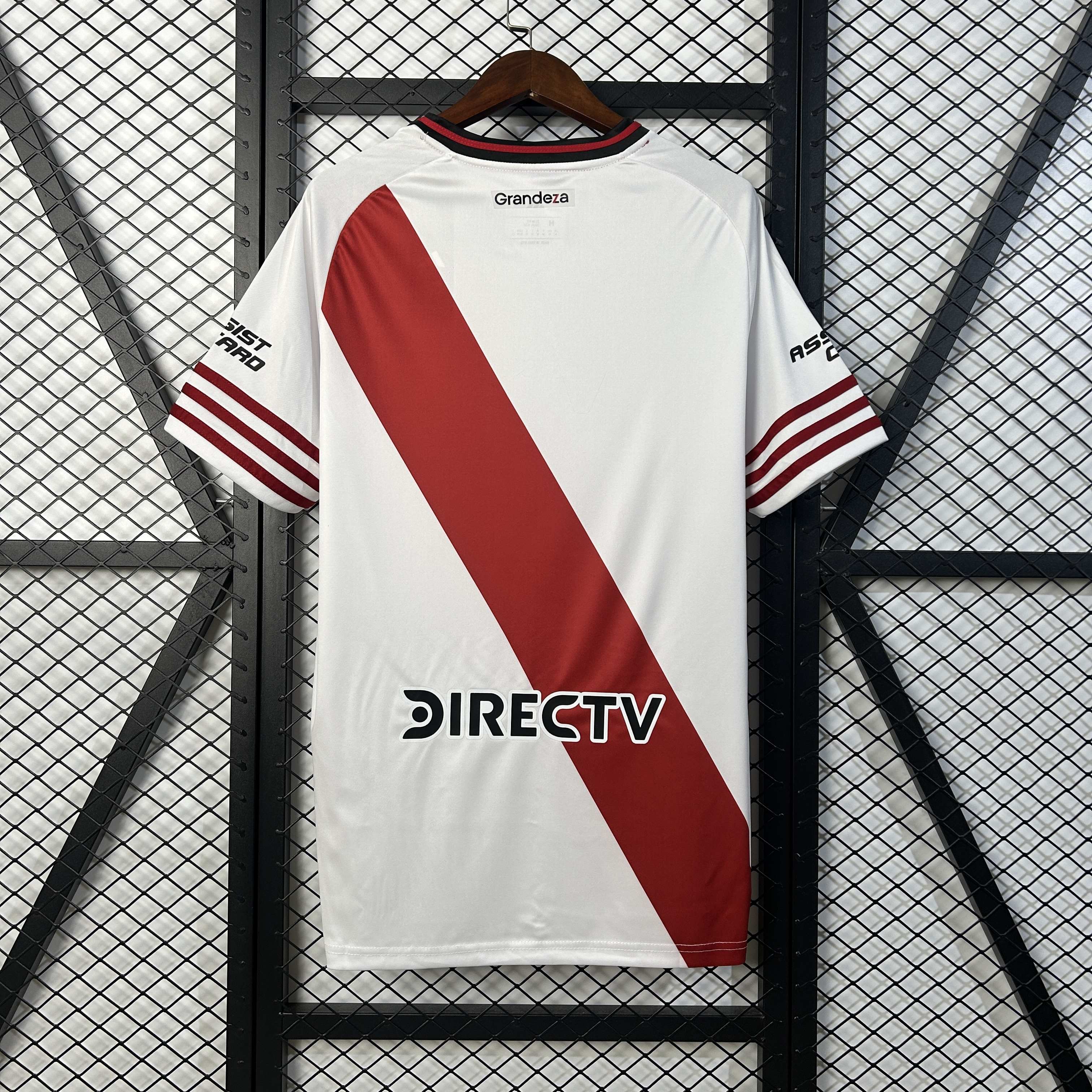 Miniatura de River Plate 25/26 Local
