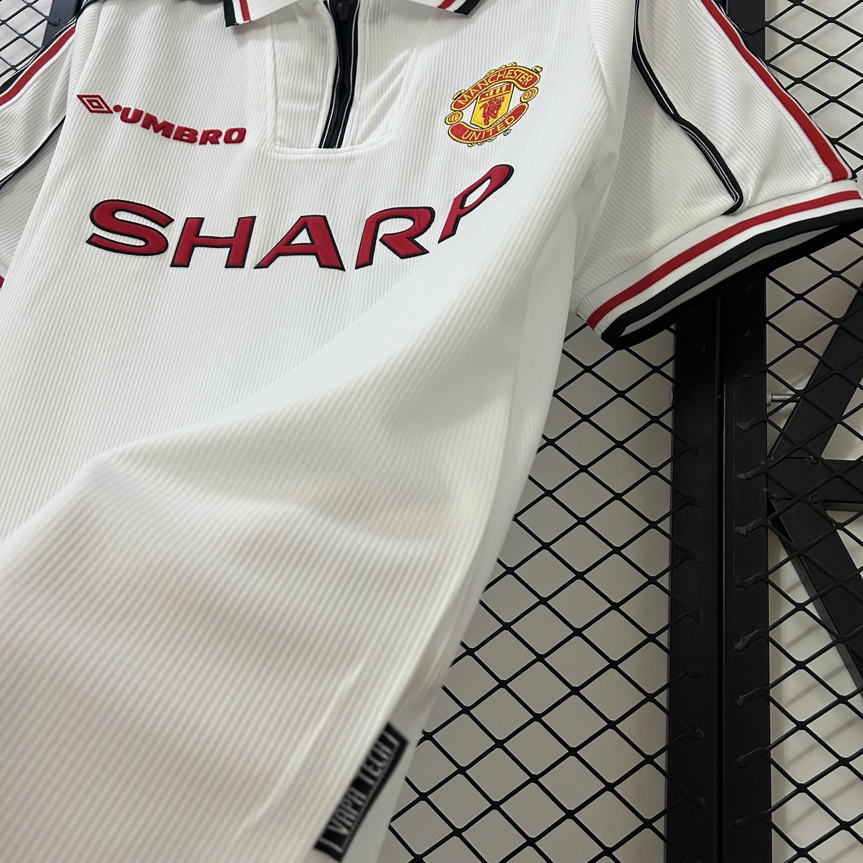 Miniatura de Manchester United 98/99 Edicion Conmemorativa RETRO