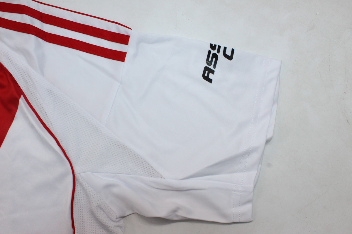 Miniatura de River Plate 24/25 Local