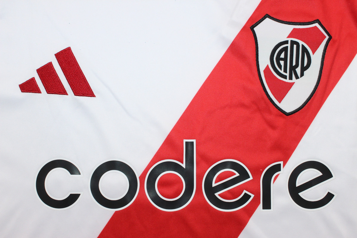 Miniatura de River Plate 24/25 Local